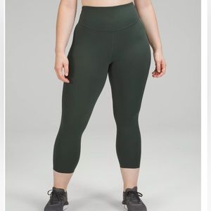 NWOT Lululemon Base Pace HR Crop 23” size 6 . Smoked spruce